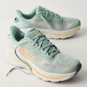 Hoka Challenger 8 Trail Shoes